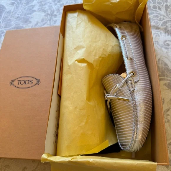 EUC Tod's Silver Stripe Leather Loafers Driving Moccasins size 9 - Picture 2 of 14